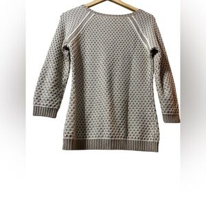 Banana Republic Women Baige Sweater mini Bee design Size Small